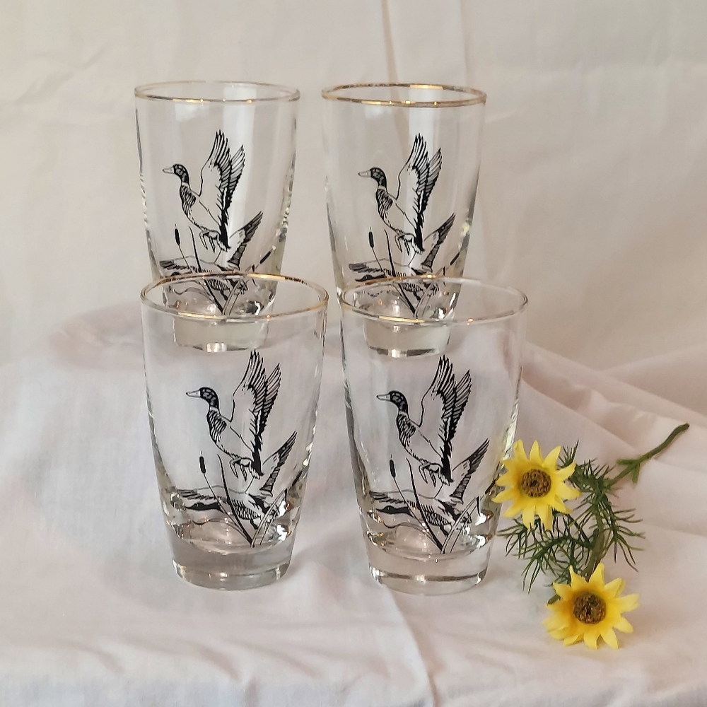 Vintage Highball glass with duck gold rim